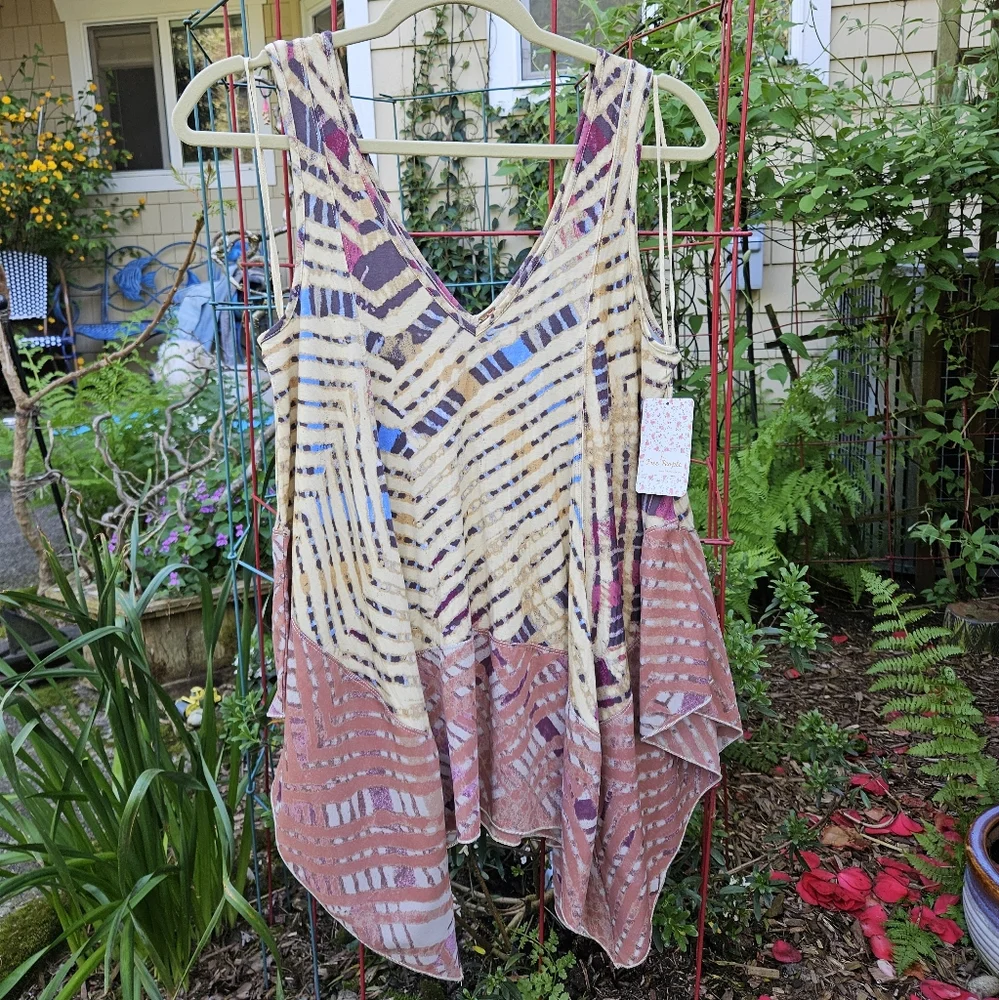 Free People Day Dreamers Tank Top VNeck Faux Batik Print Handkerchief Hem XS NWT - Picture 14 of 15